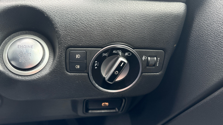 Infiniti Qx30 2.2d Premium 5dr DCT Diesel Estate